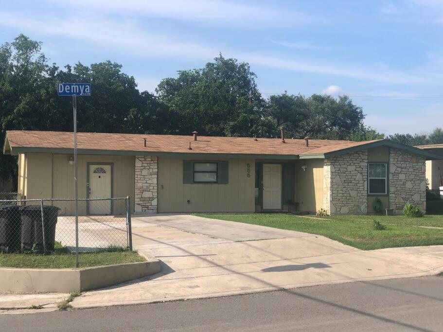 A Smaller Piece Of Heaven, Near By Lackland Afb San Antonio Bagian luar foto